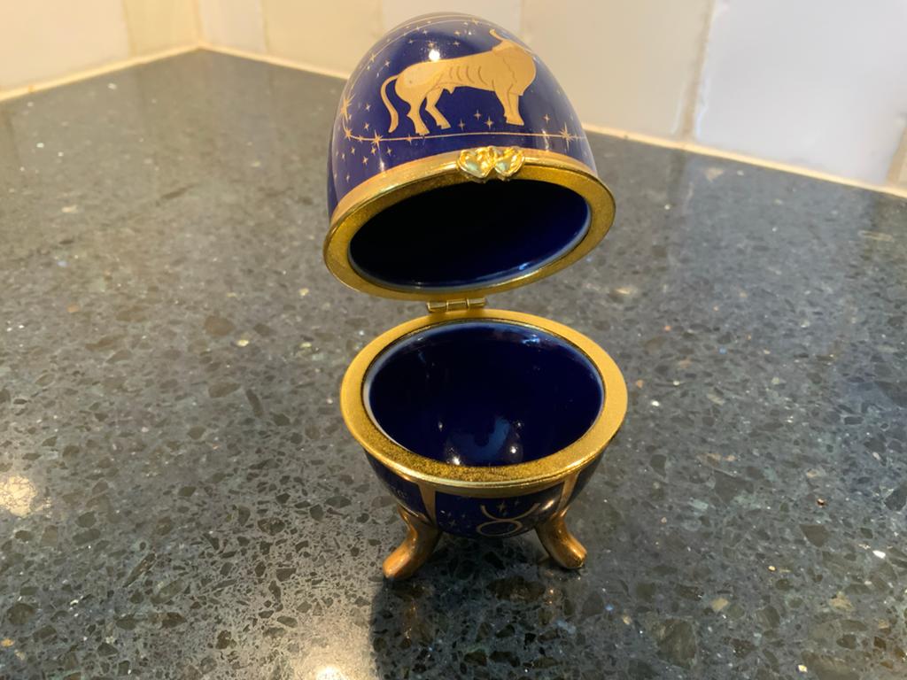 Decoratieve Eierdoos Stier Sterrenbeeld, Antiek en Kunst, Ophalen of Verzenden