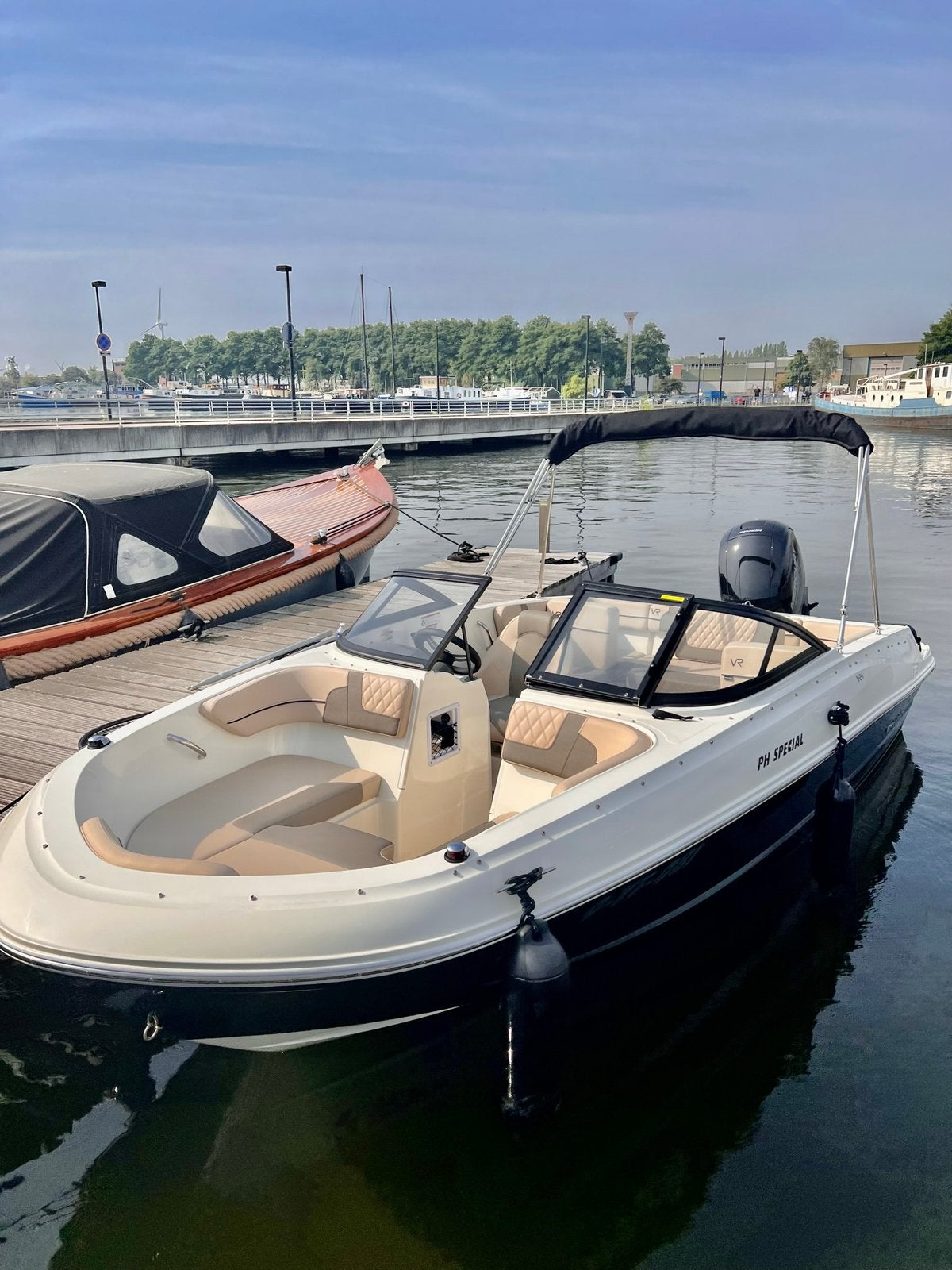 Bayliner VR4 150 PK - 165 vaaruren - Dealeronderhouden, Watersport en Boten, Ophalen, 120 tot 200 pk, Zo goed als nieuw, Bayliner
