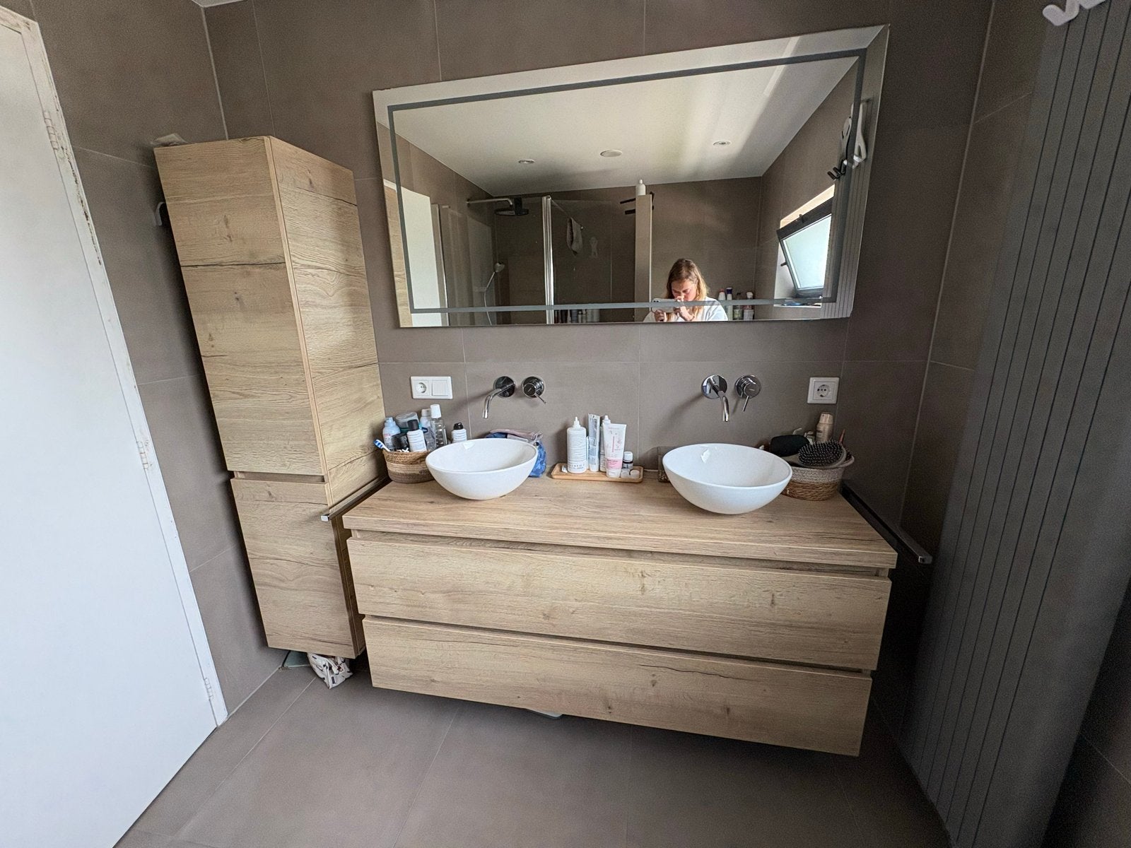 Complete badkamermeubelset: wastafelkast en hoge kast, Huis en Inrichting, Badkamer | Badkamermeubels, Ophalen, 100 tot 150 cm