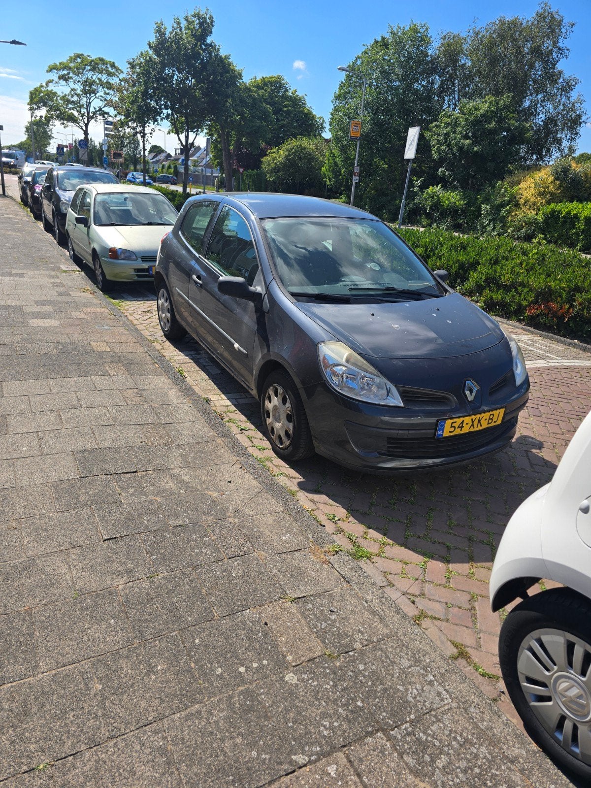 Renault Clio 1.4 16V 72KW 3-DRS E4 2007 Grijs, Auto's, Voorwielaandrijving, 4 cilinders, 49 €/maand, 1200 kg