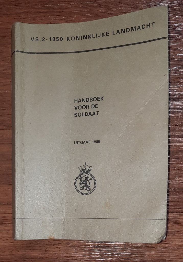 KL handboek soldaat 1985 VS 2-1350 origineel, Ophalen of Verzenden, Landmacht, Nederland, Boek of Tijdschrift
