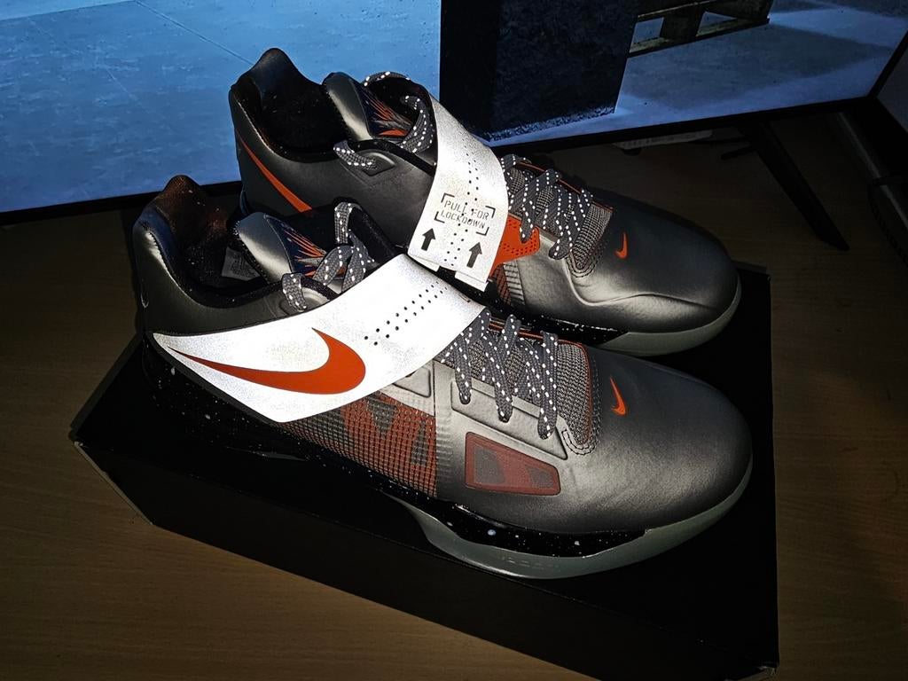 Nike KD 4 Galaxy (2024) nieuw incl bon., Ophalen, Nieuw, Schoenen