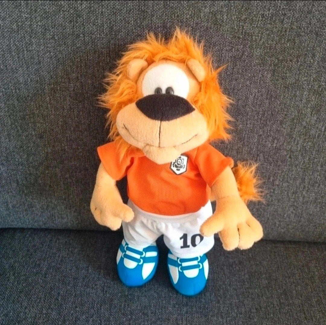 Loeki de leeuw oranje voetbal knuffel geesink studio, Ophalen of Verzenden, Nieuw
