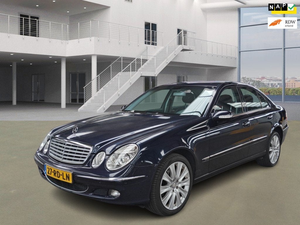 Mercedes-Benz E-klasse 240 Elegance AIRCO CRUISE LEDER PDC, Automaat, Gebruikt, 2597 cc, Bedrijf