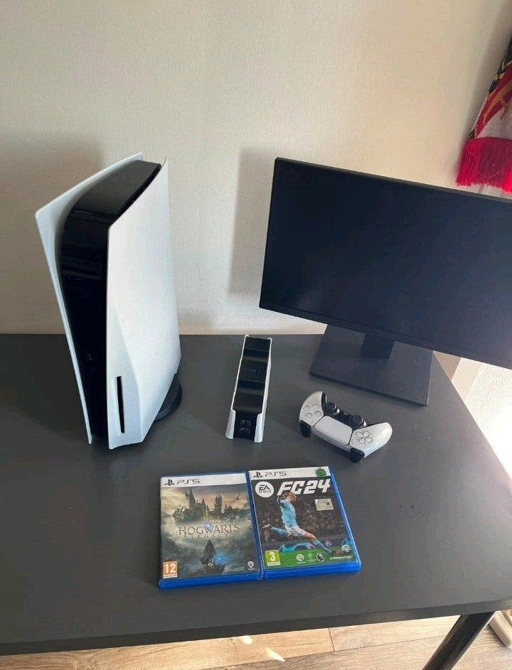 PS5 bundel met monitor, controller, oplaadstation en games, 1 speler, Ophalen of Verzenden, Zo goed als nieuw, Eén computer