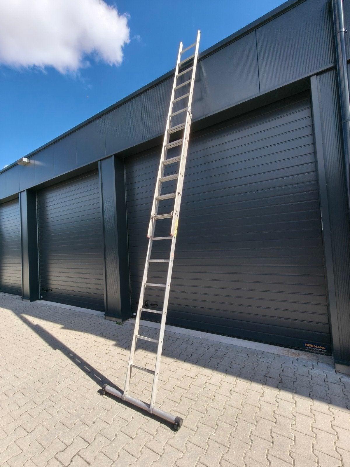 Altrex ladder 24 treden, Ophalen, Zo goed als nieuw, Ladder, Opvouwbaar of Inschuifbaar