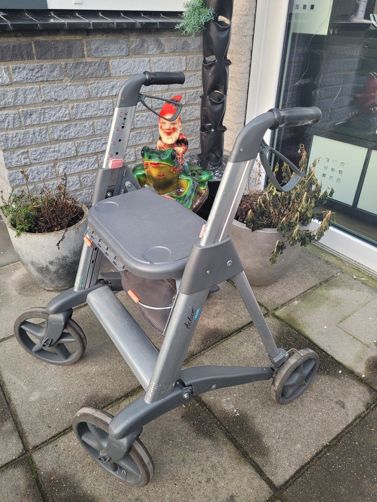 Degelijke rollator merk Active grijs., Diversen, Rollators, Ophalen, Gebruikt