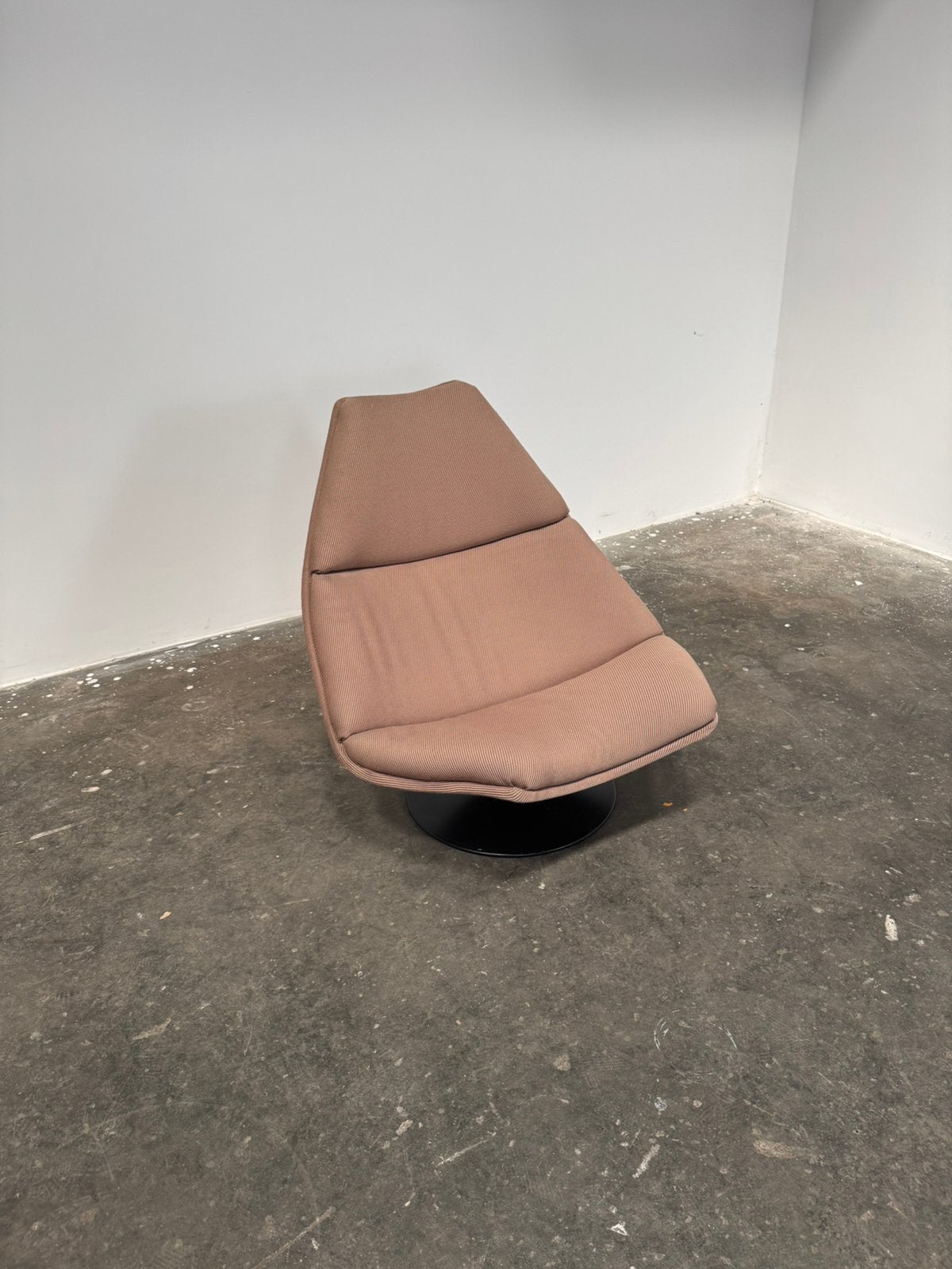 Artifort F511 oudroze Geoffrey Harcourt, Huis en Inrichting, Ophalen, Zo goed als nieuw, Vijf, Zes of meer stoelen