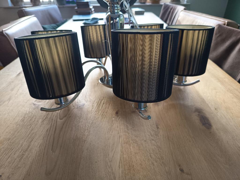 stijlvolle hanglamp met chroom, zwarte doorschijnende kapjes, Huis en Inrichting, Lampen | Hanglampen, Zo goed als nieuw, Minder dan 50 cm