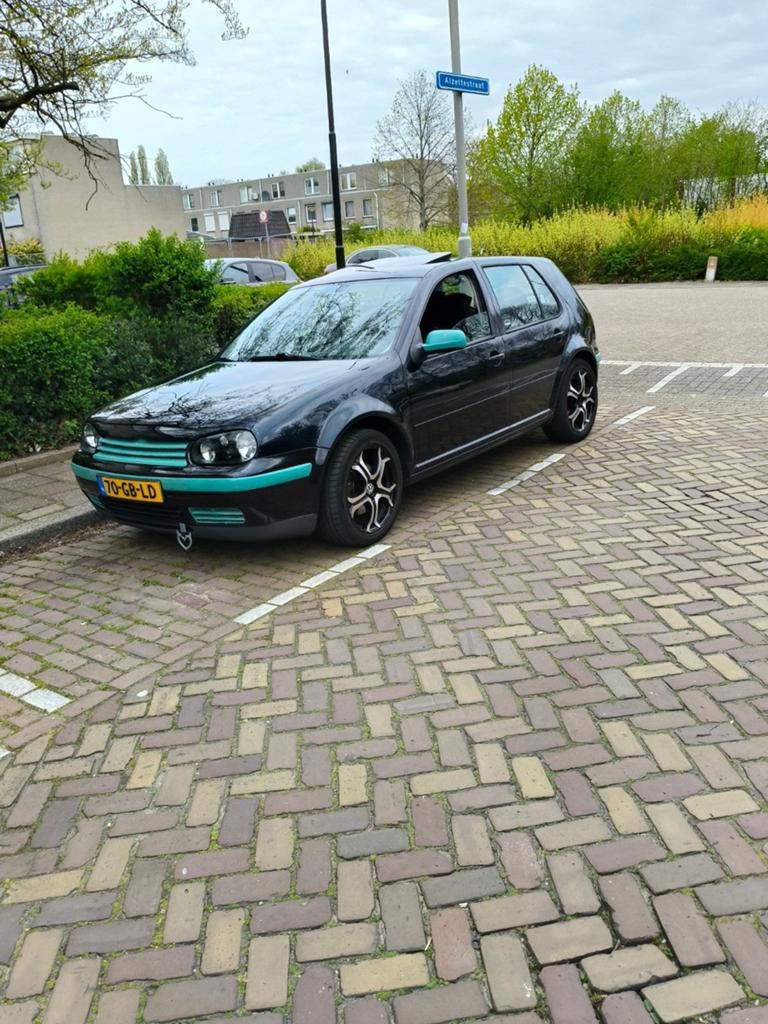 Volkswagen Golf 2.3 V5 110KW AUT 2000 Blauw, Auto's, Stof, Zwart, Blauw, 650 kg