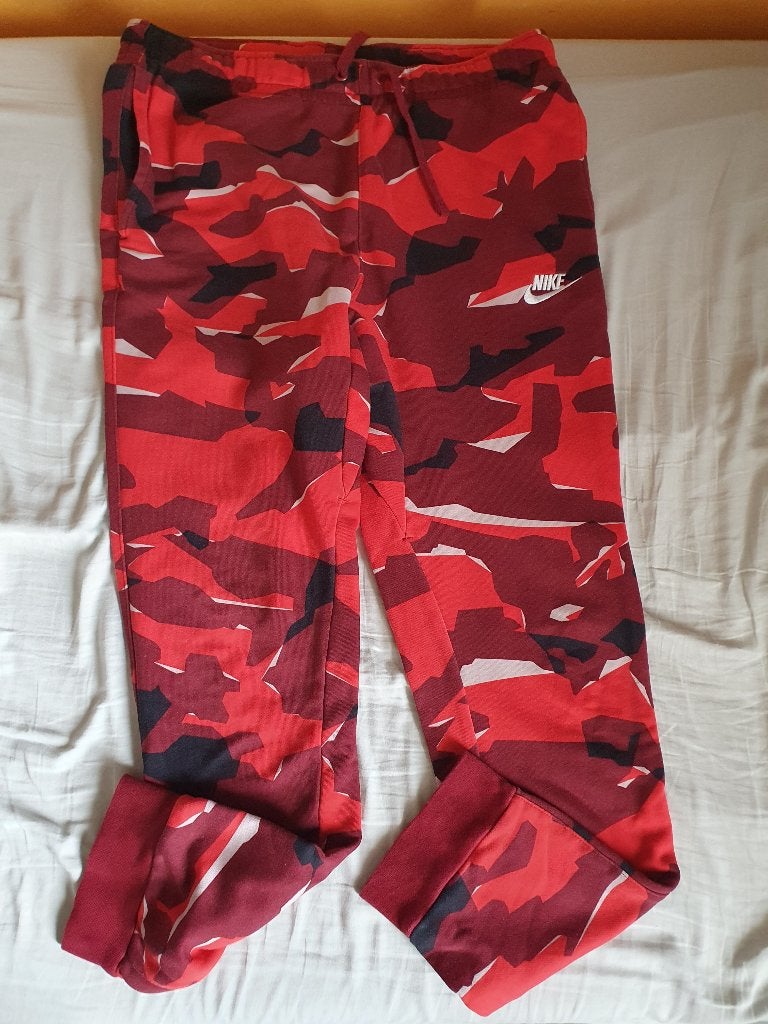 Nike trainingsbroek / joggingbroek, Maat 48/50 (M), Ophalen of Verzenden, Zo goed als nieuw, Rood
