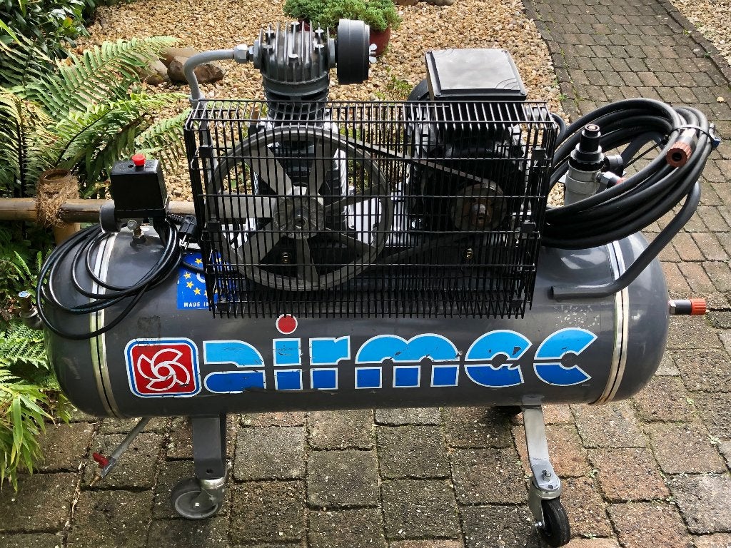 Airpress Airmec compressor +luchtslang en extra wielen onder, Minder dan 25 liter, Ophalen, Gebruikt, Minder dan 200 liter/min