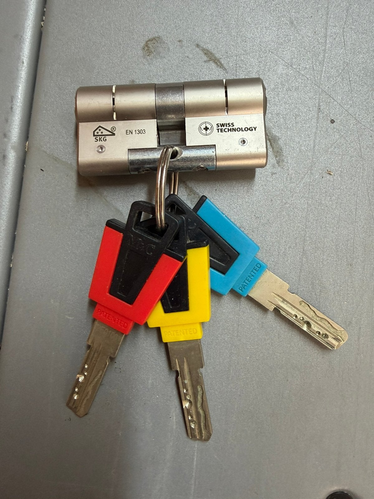 Nieuwe ***cilinder met drie originele sleutels, Ophalen