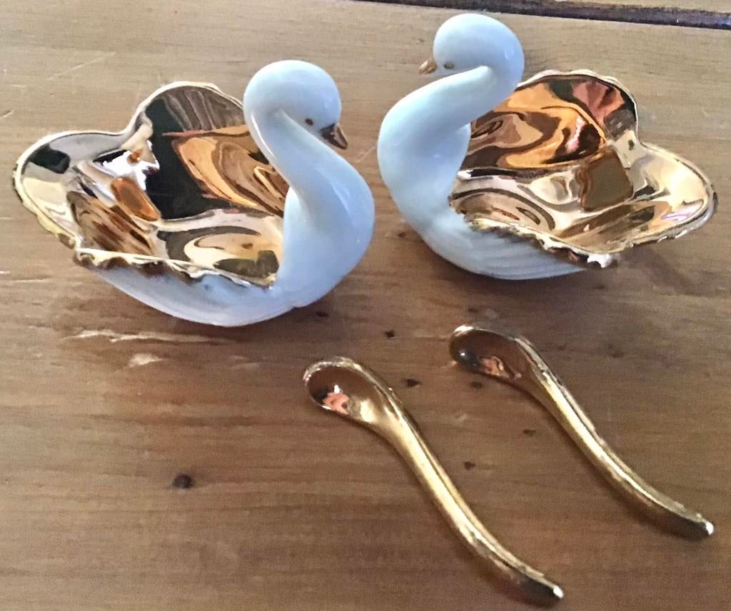 ANTIEKE PORSELEINEN ZWANEN MET LEPEL VOOR ZOUT EN PEPER., Antiek en Kunst, Antiek | Porselein, Ophalen of Verzenden