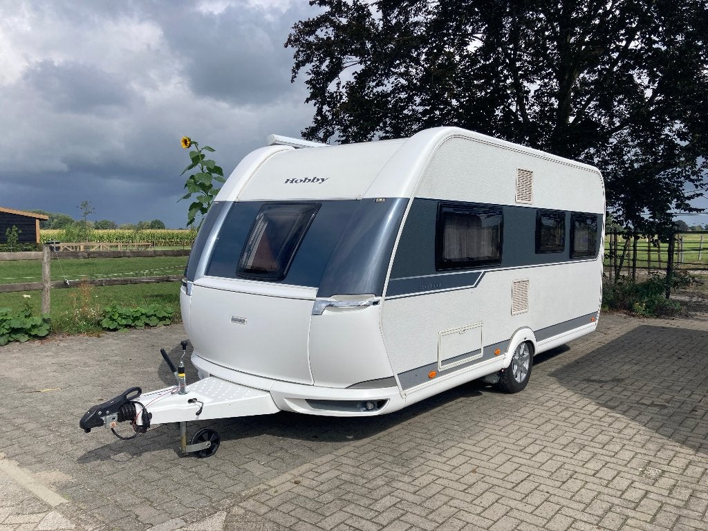 Hobby Excellent 460 UFE met voortent-luifel-mover, Rondzit, Hobby, Frans bed, Particulier