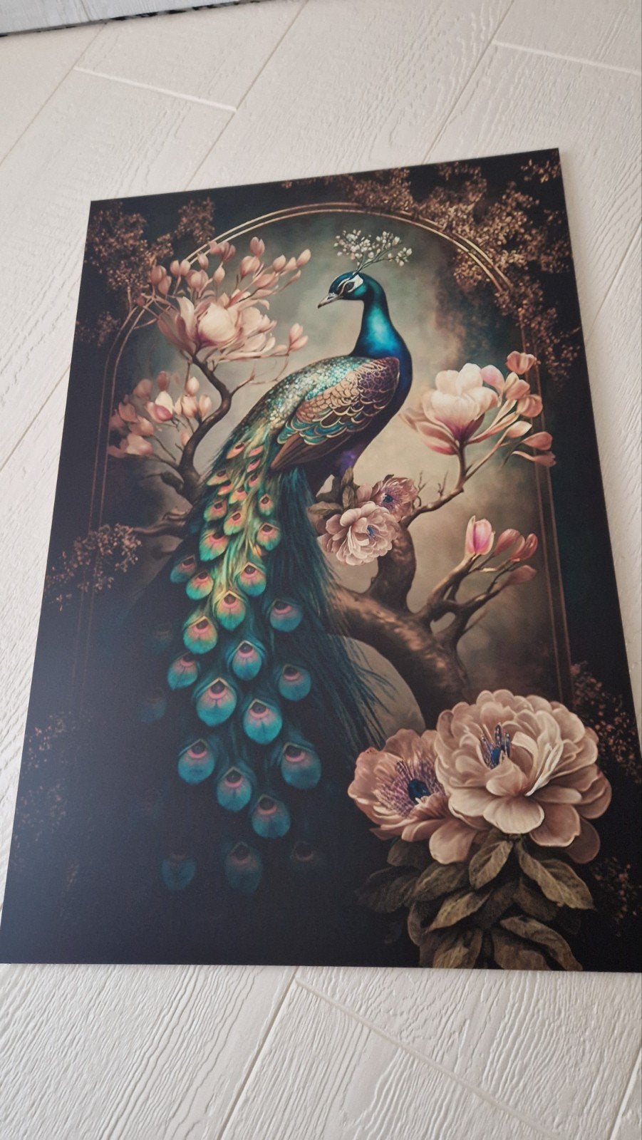 Wanddecoratie Pauw en Bloemen - 90x60 cm, Meerkleurig, Nieuw, Ophalen of Verzenden, Wandbord of Wandpaneel