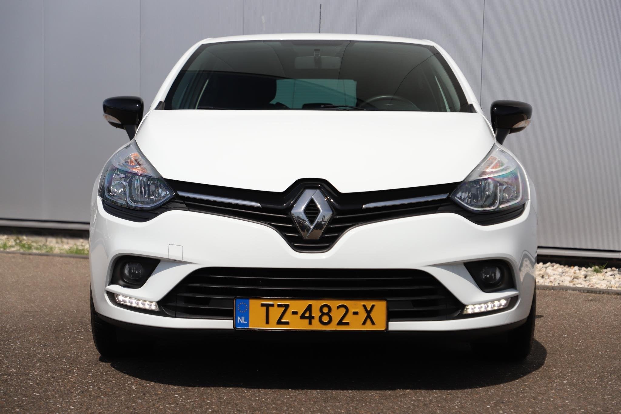 Foto 2 van Renault Clio 0.9 TCe Limited Trekhaak Navigatie Airco Cruise