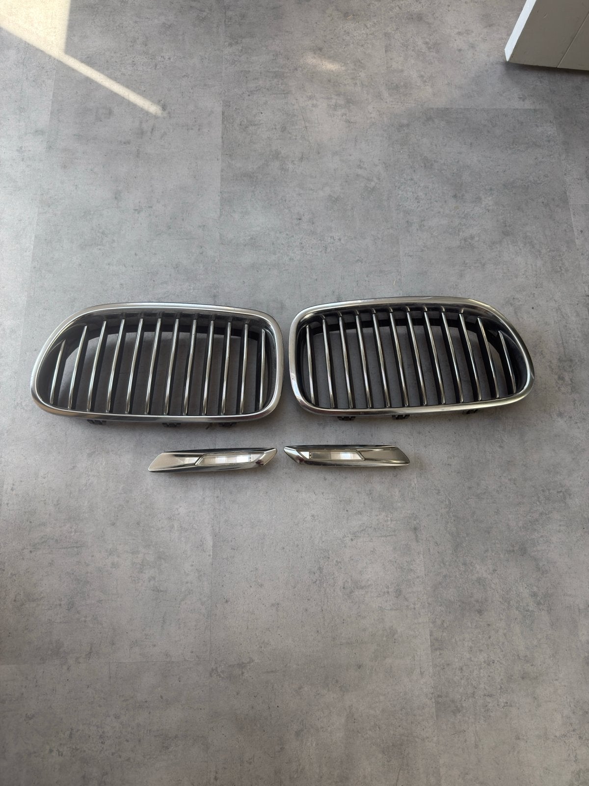 BMW F10/F11Nieren Grille Set+ knipperlichten zijkant, Ophalen, Gebruikt, Voor, Bumper