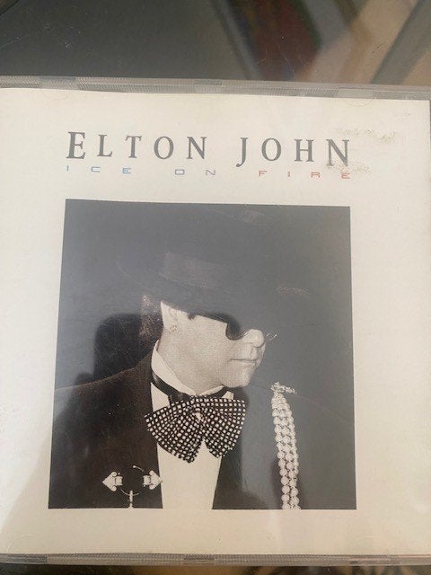 CD Elton John, Ophalen