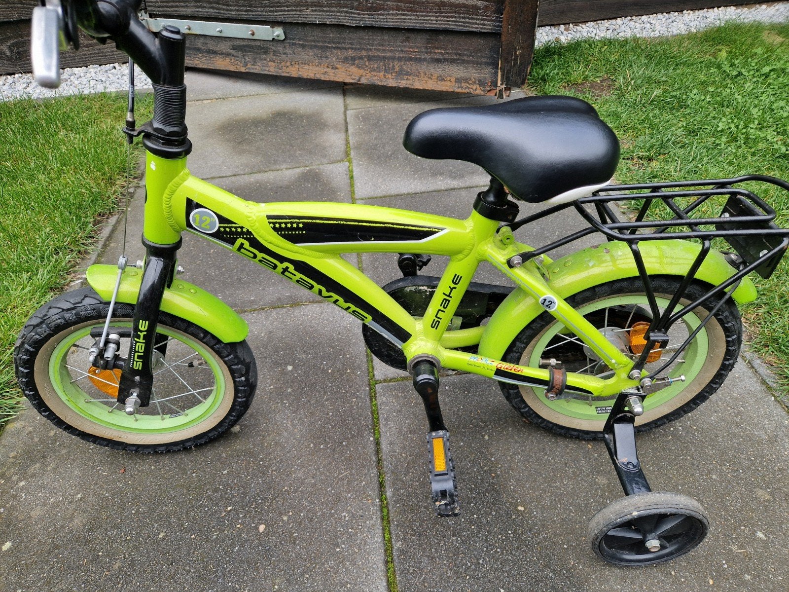 Batavus Snake kinderfiets 12 inch met zijwieltjes, Fietsen en Brommers, Ophalen, Zijwieltjes, Gebruikt, Velgrem