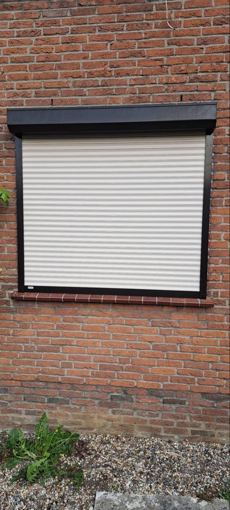 rolluik, bruin, 160 cm breed, Ophalen, 150 tot 200 cm, Zo goed als nieuw, Elektrische bediening