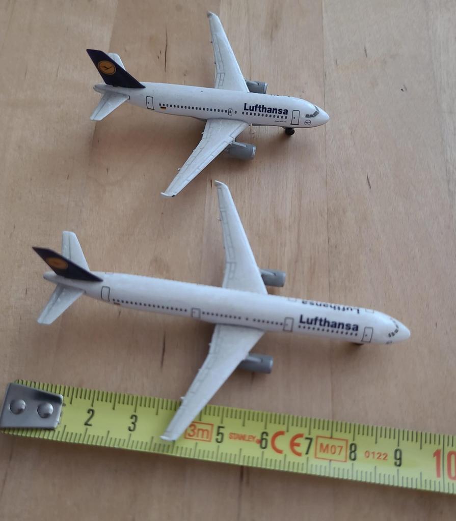 2 x lufthansa metalen vliegtuigmodellen, Ophalen of Verzenden, Gebruikt, Schaalmodel