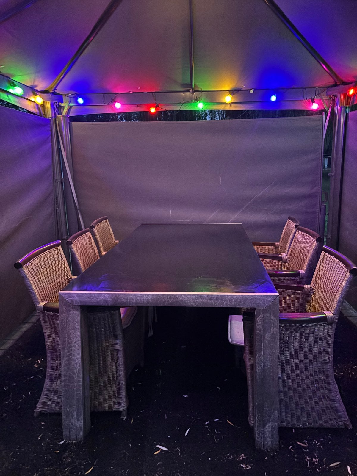 houten tafel met glasplaat & rieten stoelen- MOET SNEL WEG!, Ophalen, Eettafel, 6 zitplaatsen, Zo goed als nieuw