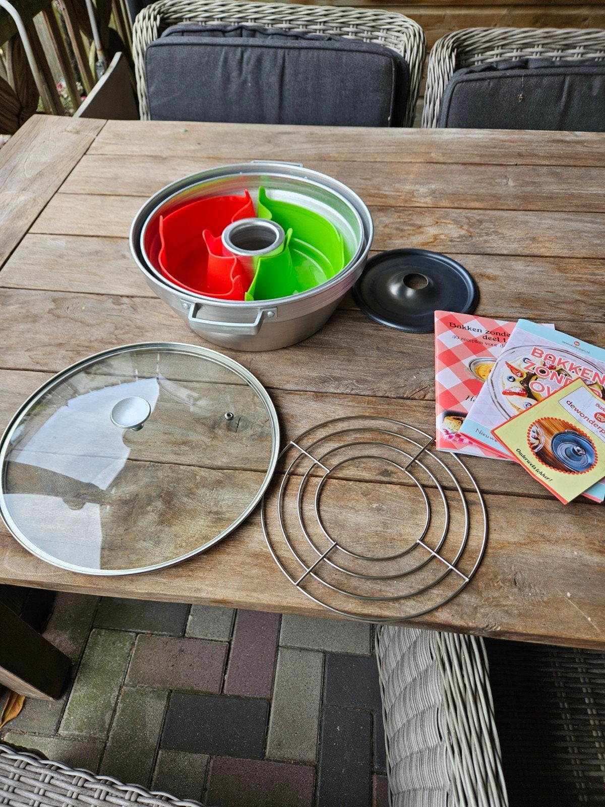 Wonderpan met accessoires en receptenboekjes, Ophalen, Zo goed als nieuw