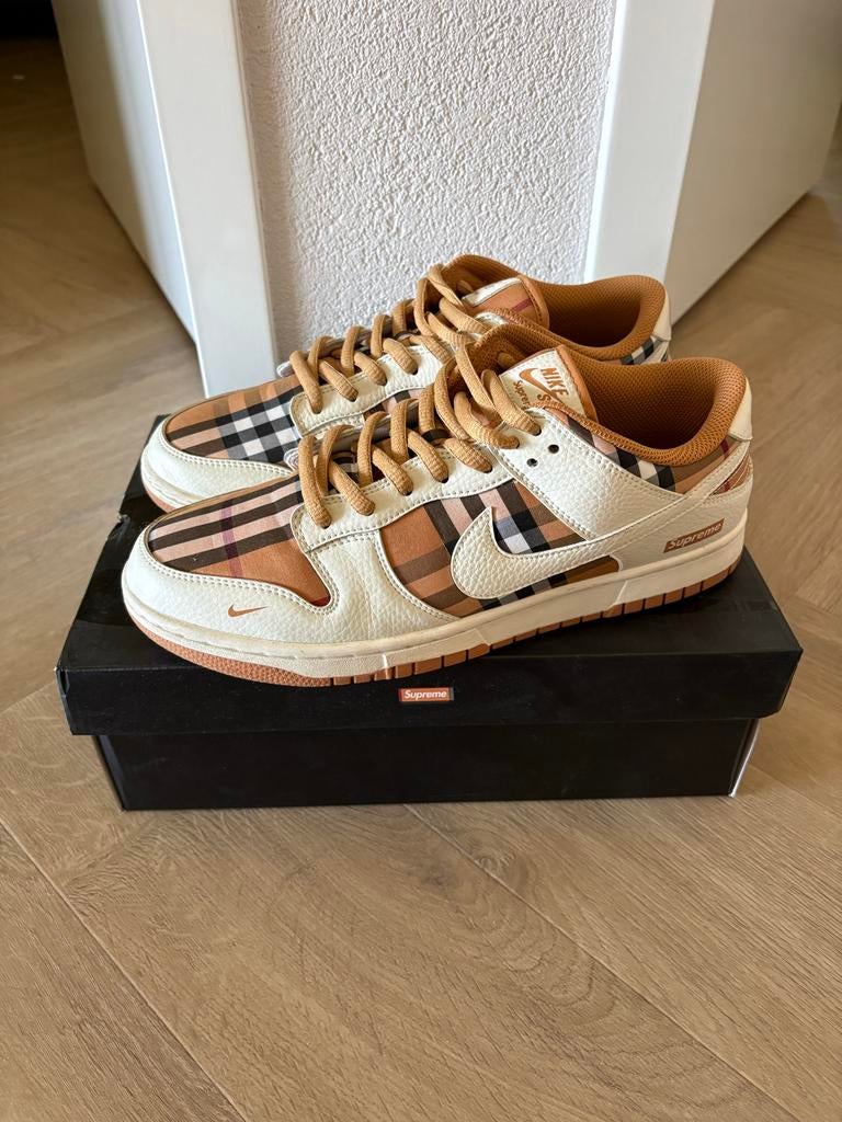 Nike x Supreme Sneakers - Maat 45 - Zo goed als nieuw, Ophalen of Verzenden, Zo goed als nieuw, Wit, Sneakers of Gympen