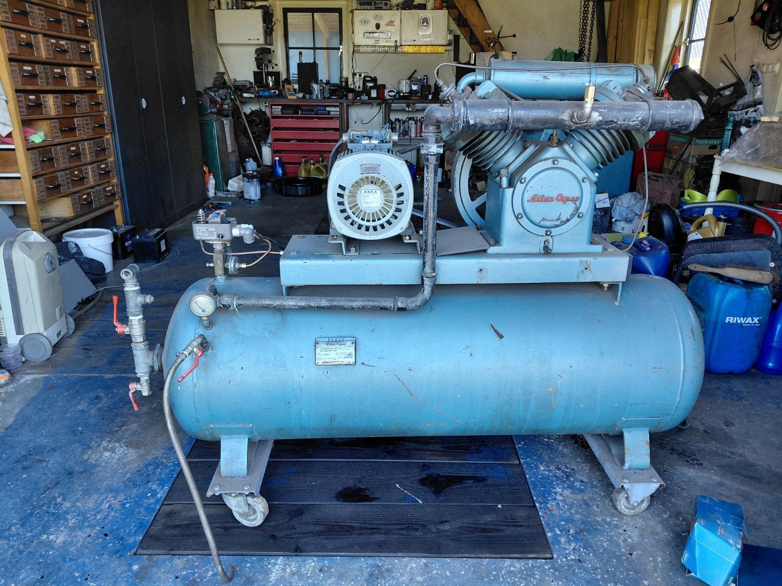 Atlas Copco compressor, Doe-het-zelf en Verbouw, Compressors, 100 liter of meer, Ophalen, Gebruikt