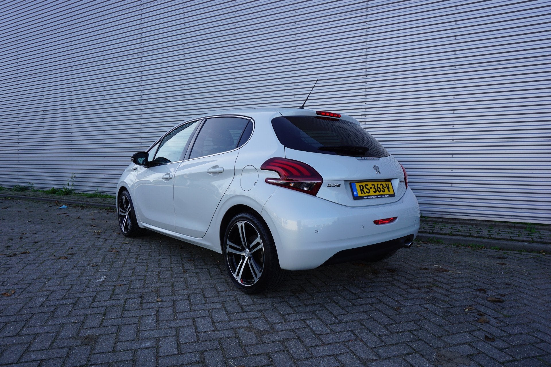 Peugeot 208 1.2 PureTech GT-line Airco / Navi / Cruise / Cam, Voorwielaandrijving, Euro 6, Leder en Stof, Origineel Nederlands