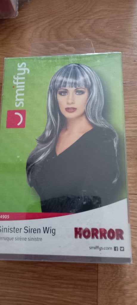 Halloween/Carnaval zwart/witte damespruik Nieuw., Ophalen of Verzenden, Nieuw, Halloween, Accessoires