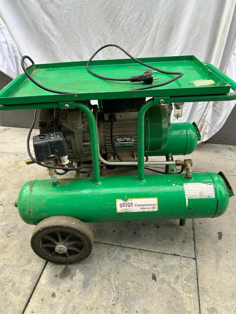 Union Compressor 10 bar - 2 cilinders, Doe-het-zelf en Verbouw, Compressors, Ophalen, Gebruikt, 10 bar of meer