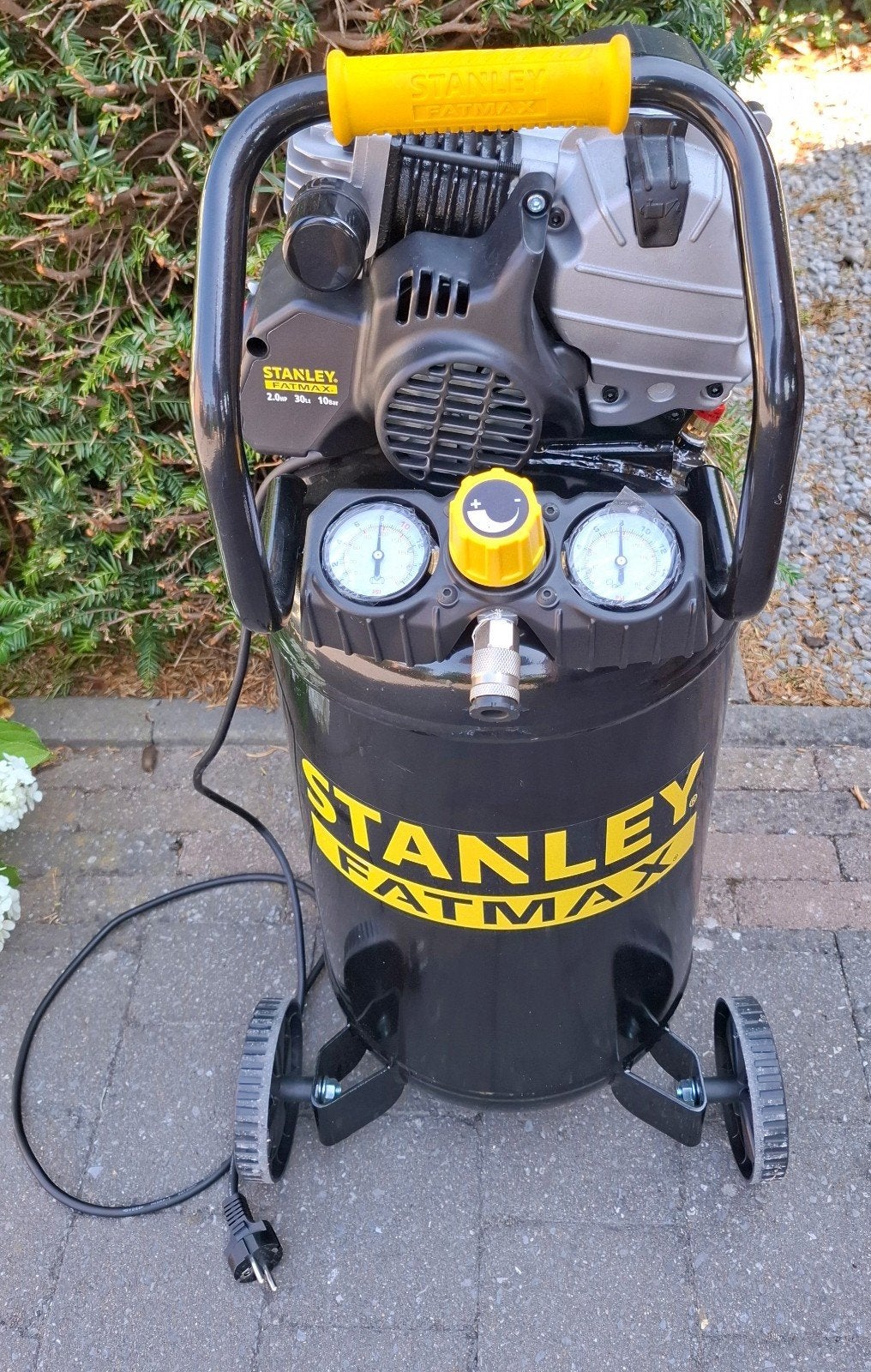 Stanley compressor, Doe-het-zelf en Verbouw, Compressors, Ophalen, 6 tot 10 bar, Zo goed als nieuw, 200 tot 400 liter/min