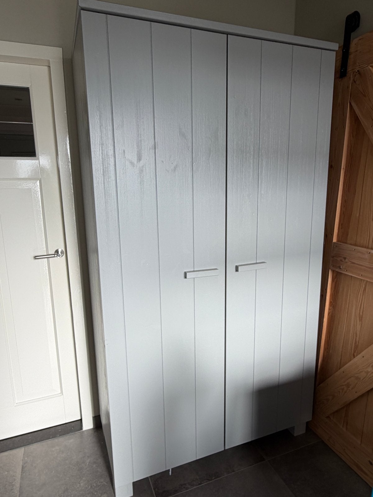 WOOOD Dennis Kast Grenen Betongrijs, Huis en Inrichting, Kasten | Kledingkasten, Ophalen, 50 tot 100 cm, Zo goed als nieuw, 150 tot 200 cm