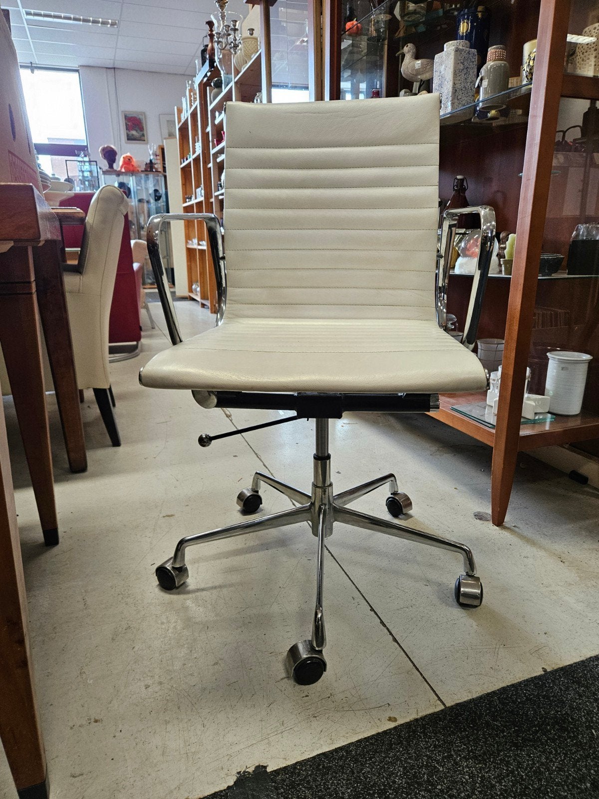 Eames lookalike bureaustoel - Wit leer en chroom, Ophalen, Gebruikt, Wit, Onbekend