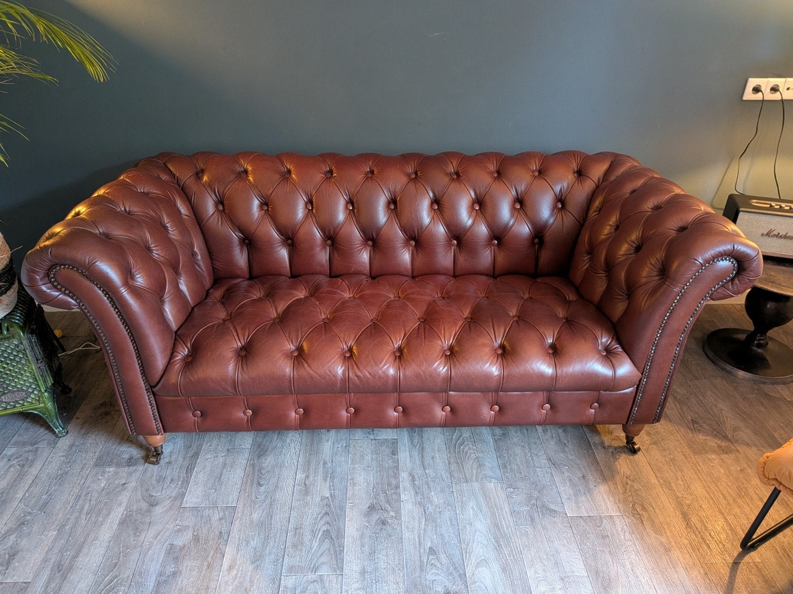 Chesterfield Harris Tweed 2-zits bank - 200cm breed, Huis en Inrichting, Banken | Bankstellen, Gebruikt, Rechte bank, Tweepersoons