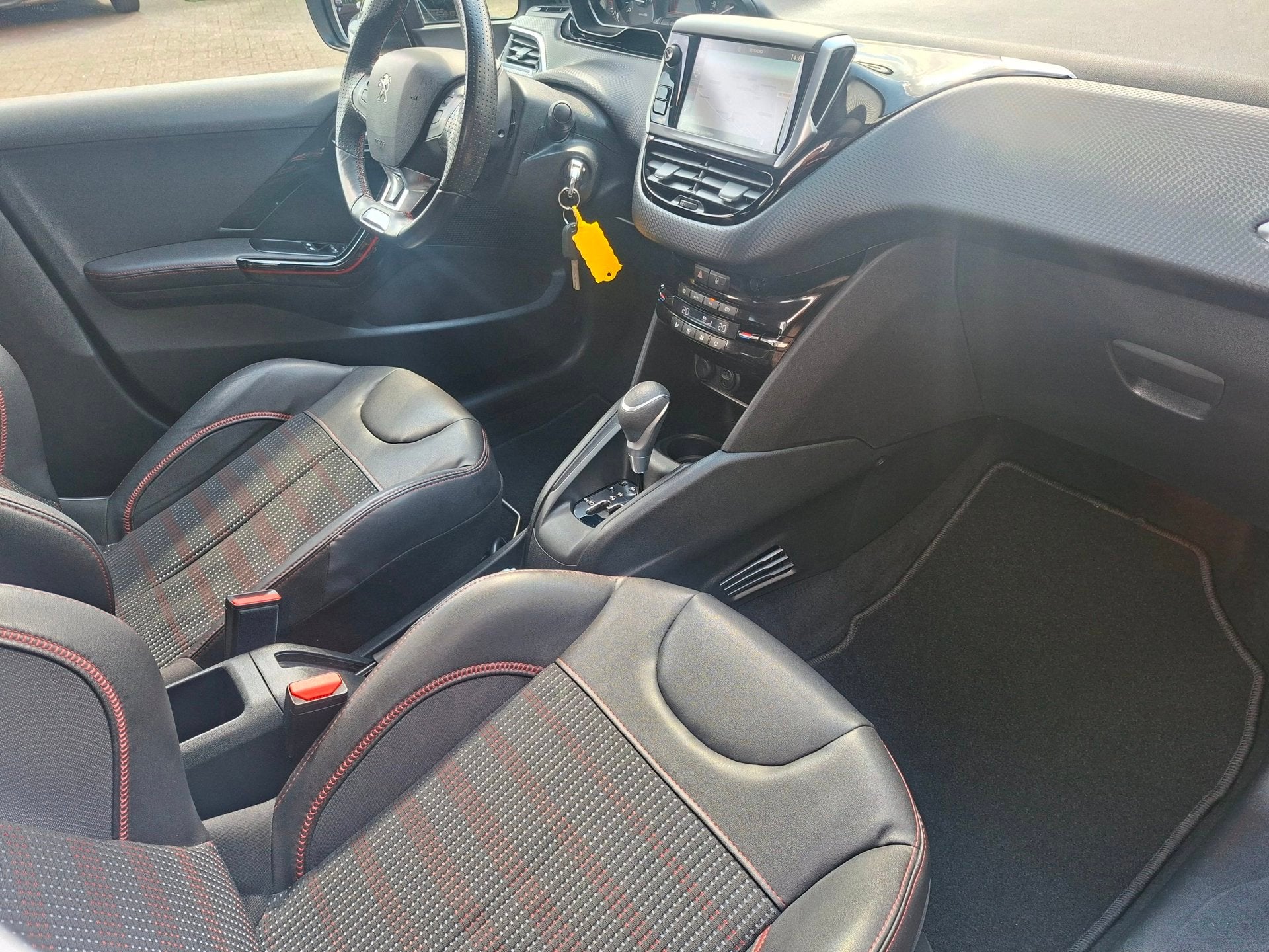 Foto 14 van Peugeot 208 Automaat Camera GT-Line Leer Navi Trekhaak