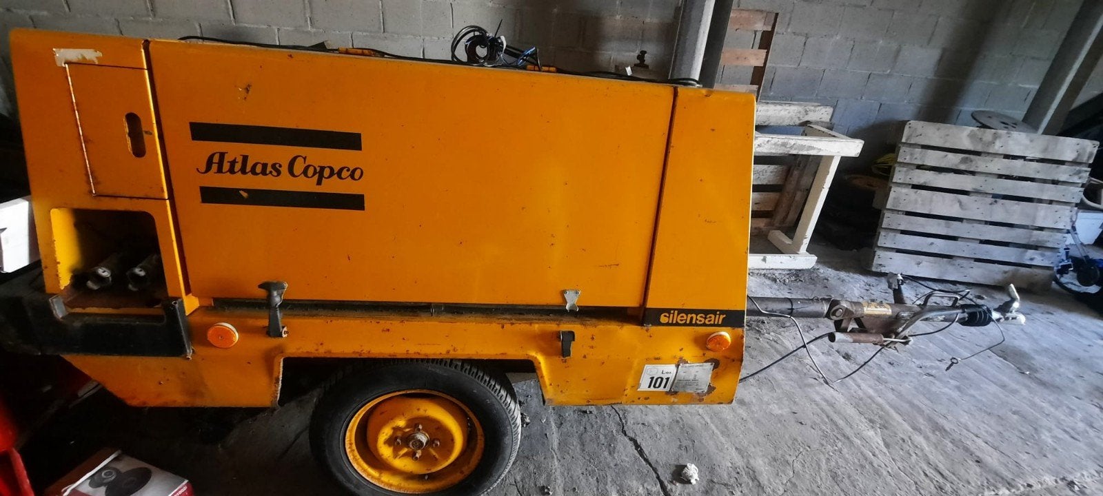 Atlas copco xas 40 tekoop  met zeer weinig draaiuren, 100 liter of meer, Ophalen of Verzenden