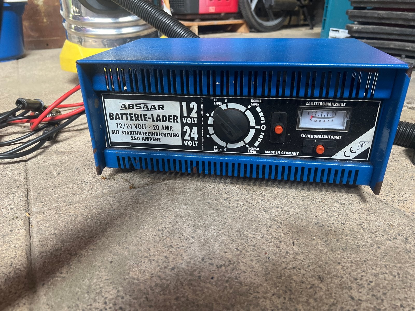 Absaar Acculader 12/24V 20A met starthulp 250A, Ophalen, Gebruikt, Universele onderdelen
