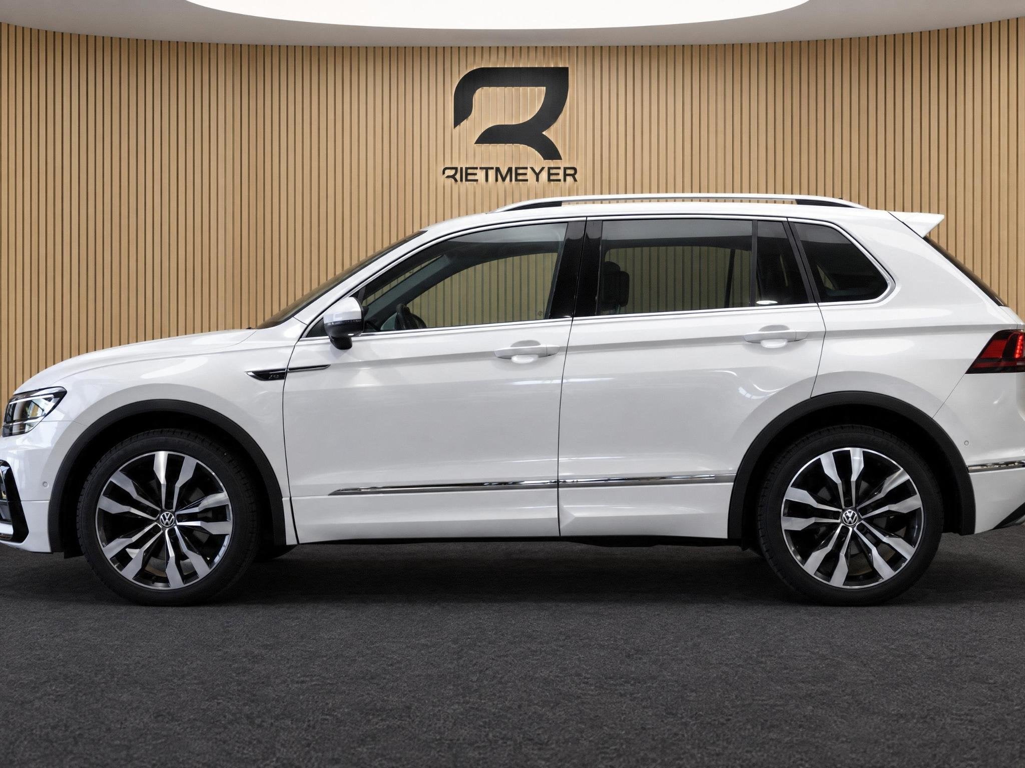 Volkswagen Tiguan 2.0 TSI 4Motion Highline Business R |Pano, Auto's, Automatische klimaatregeling, Gebruikt, 4 cilinders, 2500 kg