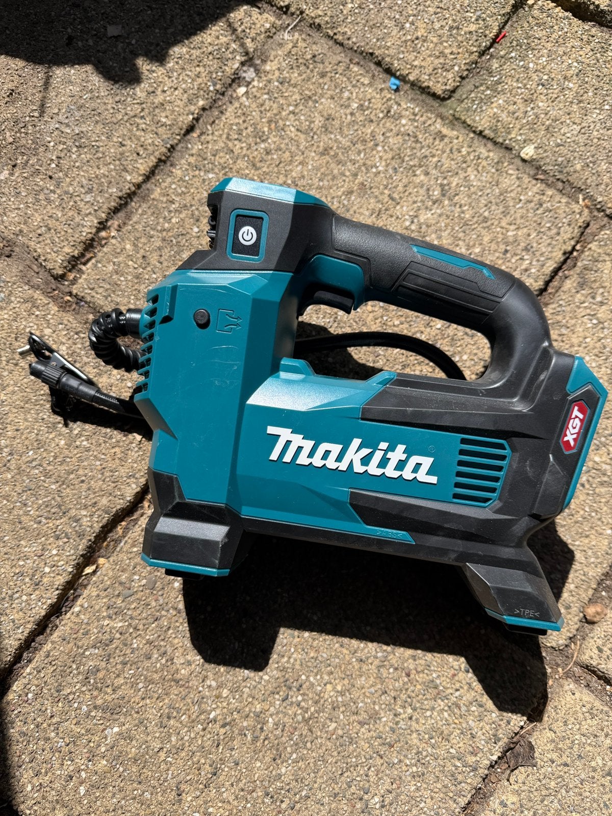 Makita 40v Banden compressor, Doe-het-zelf en Verbouw, Gereedschap | Overige machines, Ophalen, Zo goed als nieuw