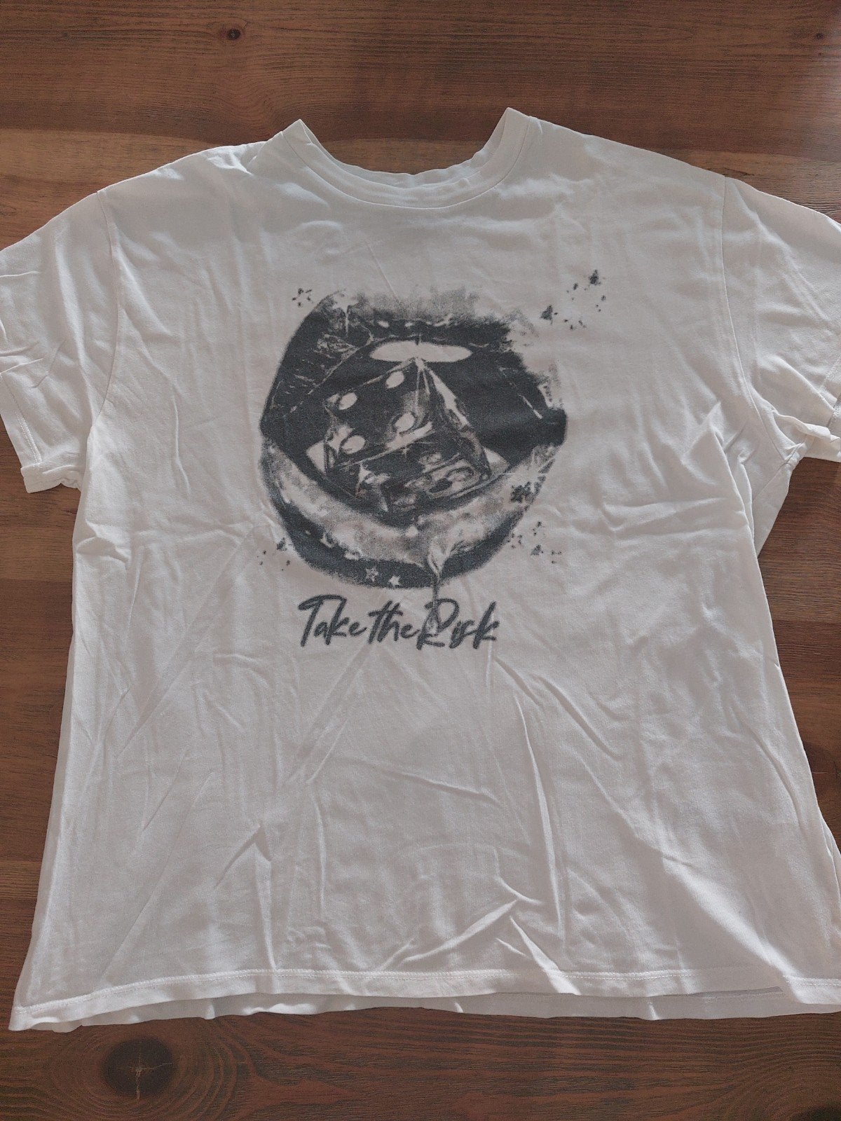 Wit shirt opdruk in het zwart van een dobbelsteen maat S, Kleding | Heren, Ophalen, Wit, Zo goed als nieuw, Bershka