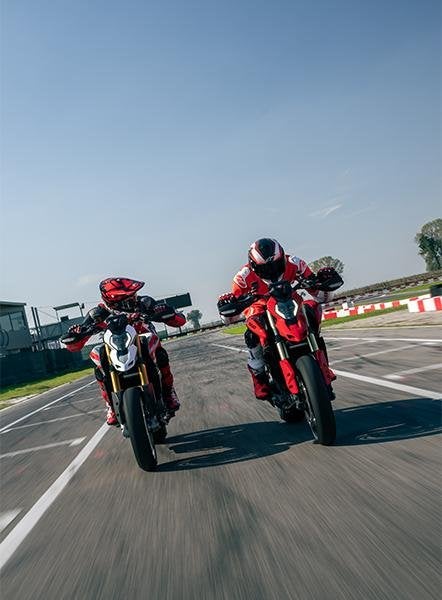 Ducati Hypermotard V2 SP, Motoren, Motoren | Ducati, Info@ducati.com, Ducati North Europe B.V., 890 cc, Maanweg 174
2516 AB  Den Haag, NL