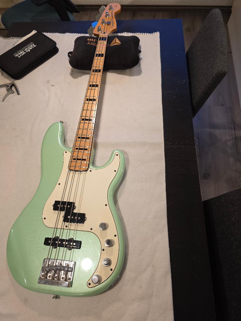 Fender FSR Deluxe Active Precision Bass Seafoam Green Met., Muziek en Instrumenten, Snaarinstrumenten | Gitaren | Bas, Zo goed als nieuw