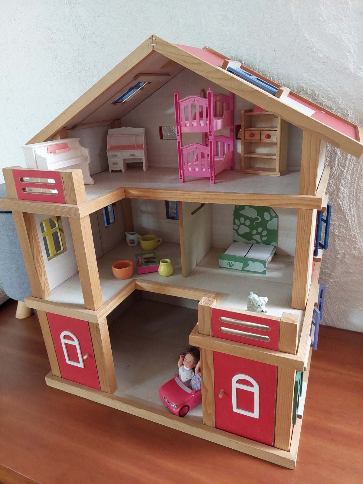 Houten poppenhuis met Evi Love poppen en accessoires, Ophalen, Gebruikt, Poppenhuis