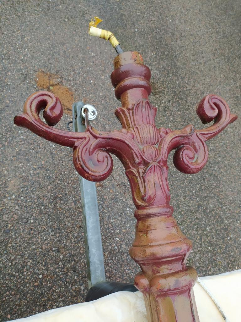 Een echte, originele antieke straatlantaarn van gietijzer!, Tuin en Terras, Ophalen, Netvoeding, 50 tot 250 watt