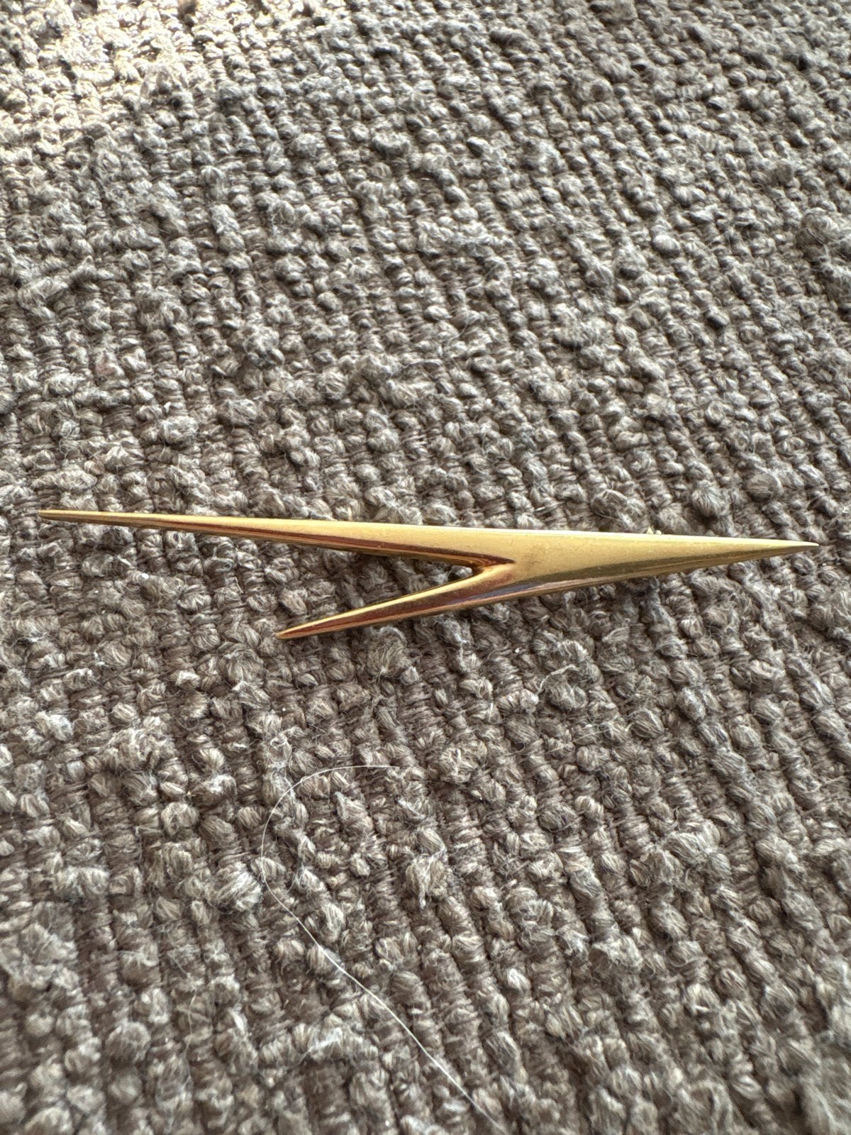 Vintage Gouden Broche Speld - Elegant en Tijdloos Design, 4 tot 7 cm, Gebruikt, Ophalen of Verzenden, Goud