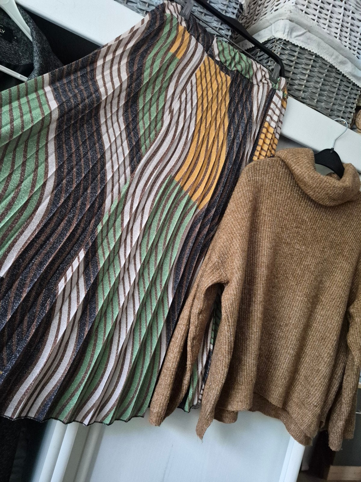2-delige Camel Gemêleerde Coltrui & Plissé Maxi Rok L-xl, Kleding | Dames, VILA, Bruin, Maat 42/44 (L), Ophalen of Verzenden