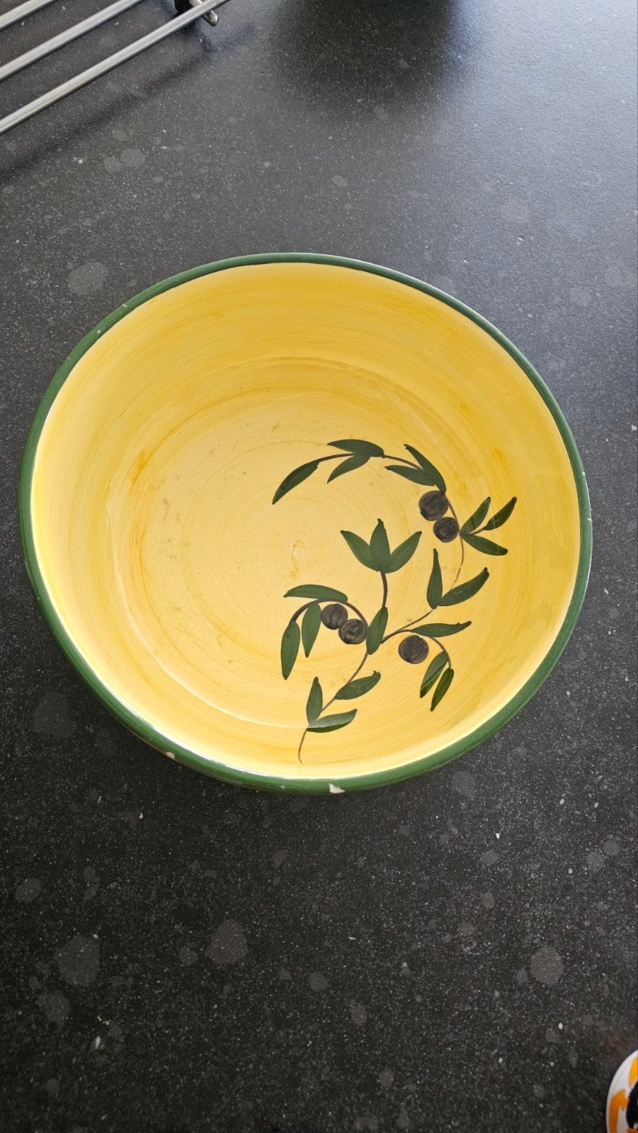 Keramische fruitschaal met olijfmotief, gebruikt, Huis en Inrichting, Woonaccessoires | Schalen en Manden, Ophalen, Gebruikt, Porselein of Keramiek